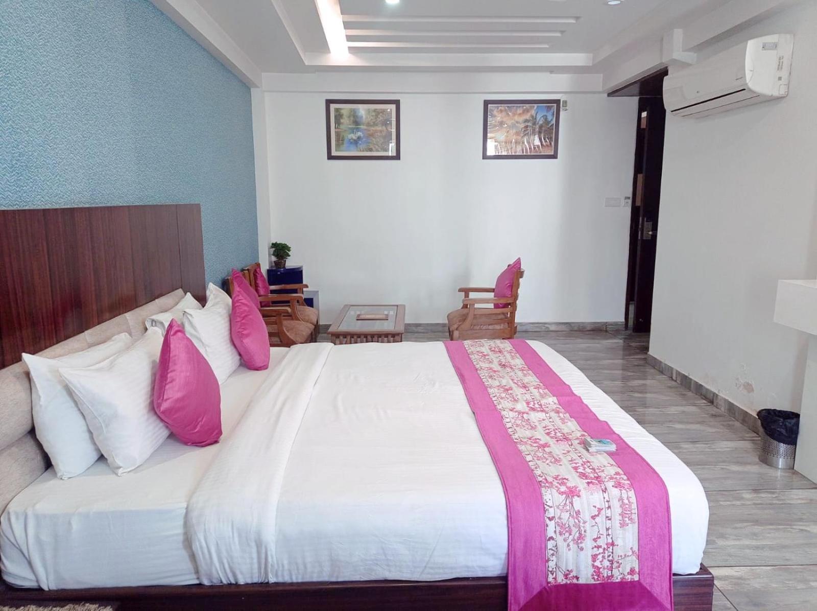 Hotel Sgt Plaza Varanasi Luaran gambar
