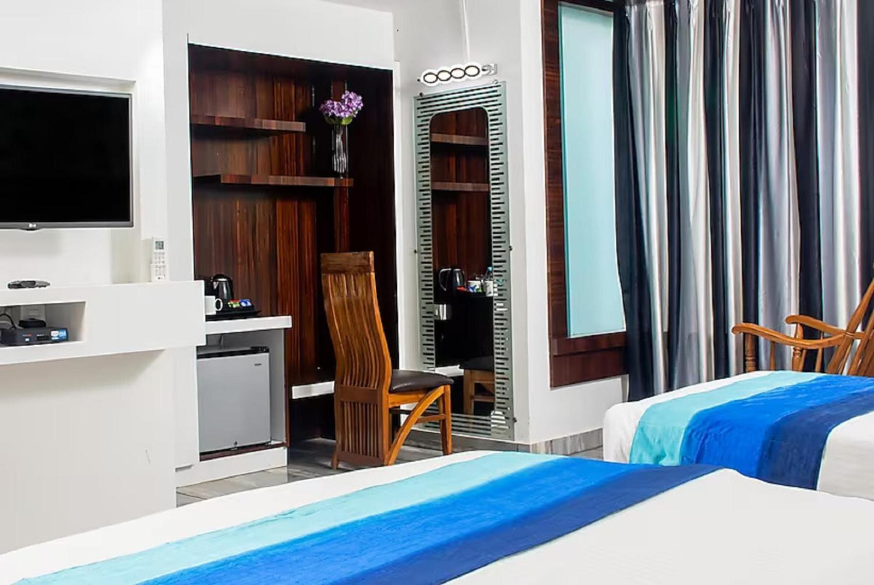 Hotel Sgt Plaza Varanasi Luaran gambar