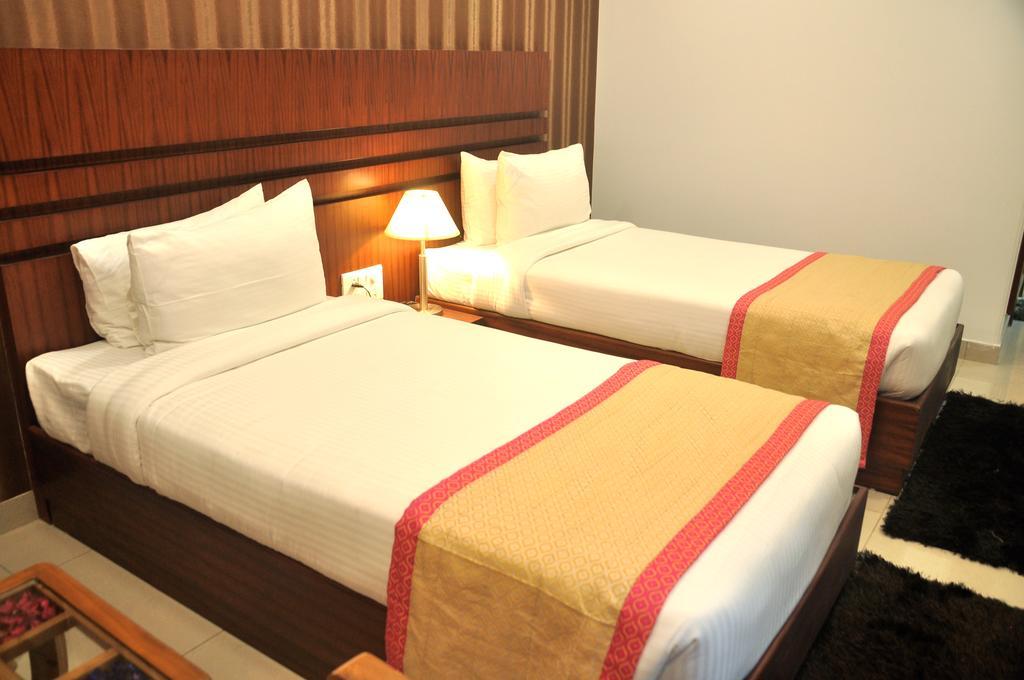 Hotel Sgt Plaza Varanasi Luaran gambar