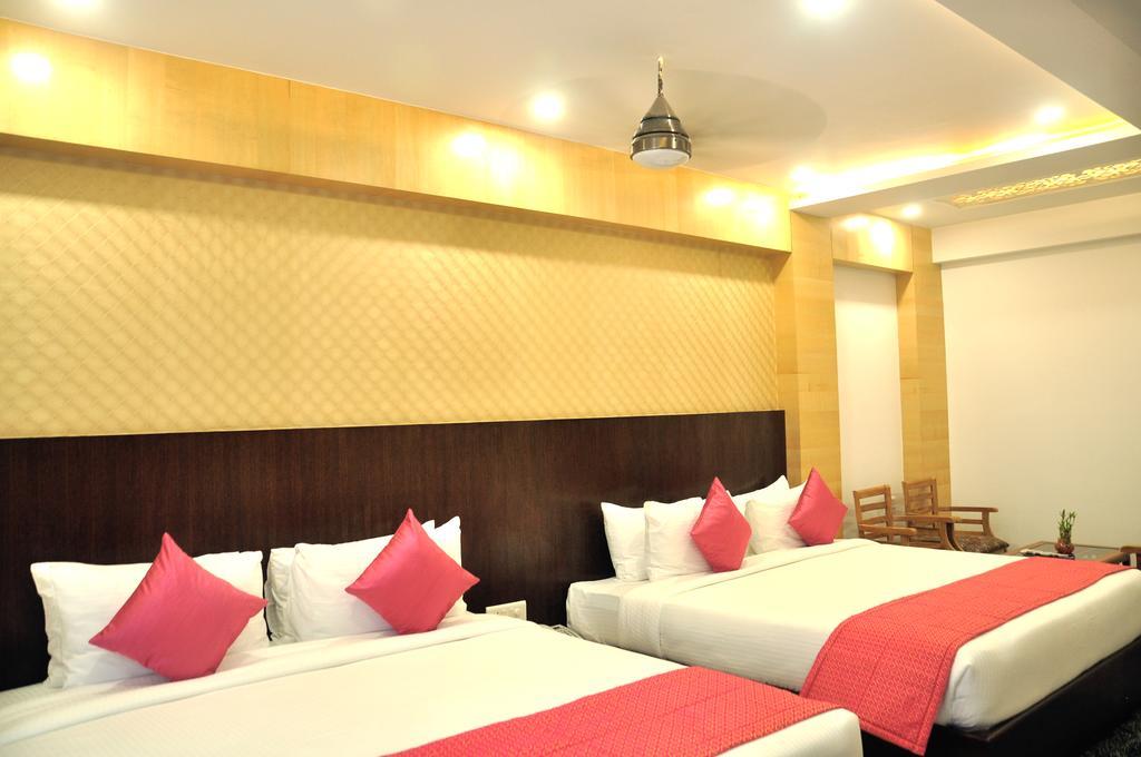 Hotel Sgt Plaza Varanasi Luaran gambar