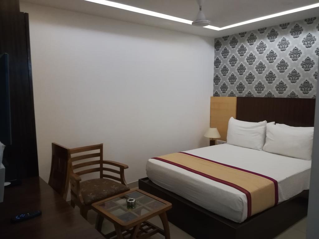 Hotel Sgt Plaza Varanasi Luaran gambar