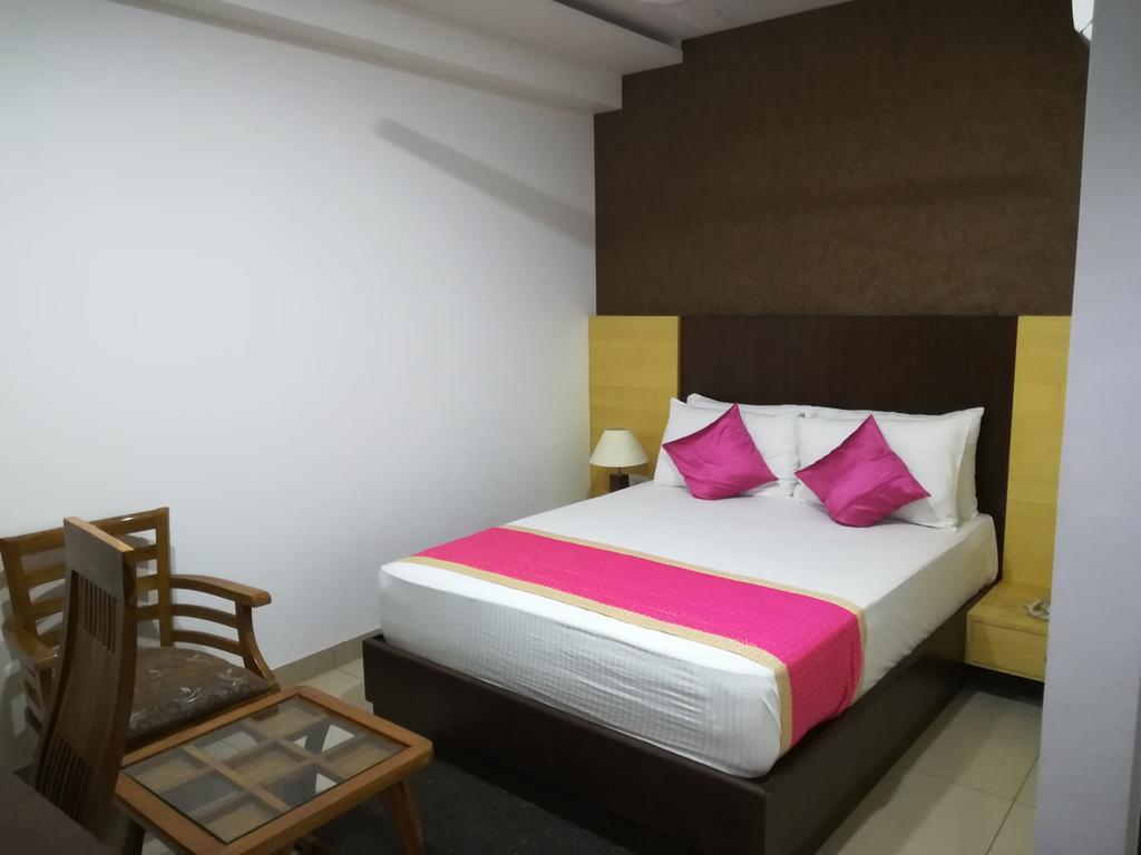 Hotel Sgt Plaza Varanasi Luaran gambar