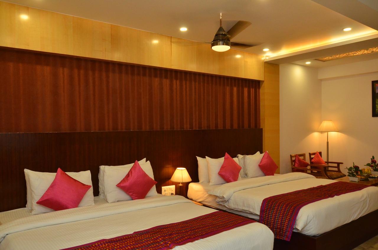 Hotel Sgt Plaza Varanasi Luaran gambar