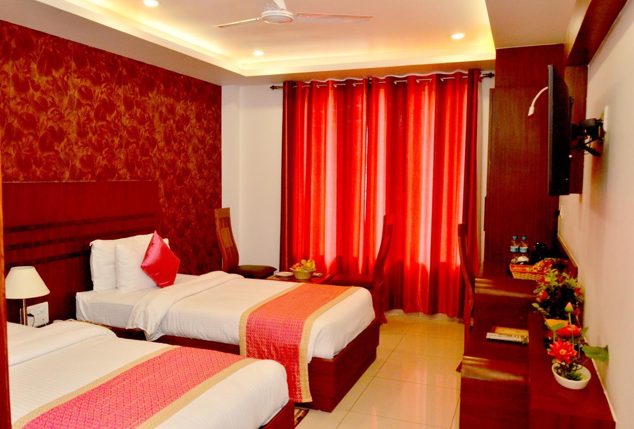 Hotel Sgt Plaza Varanasi Luaran gambar